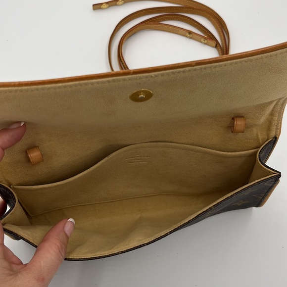 Louis Vuitton Monogram Twin Pochette with COA - Picture 12 of 17